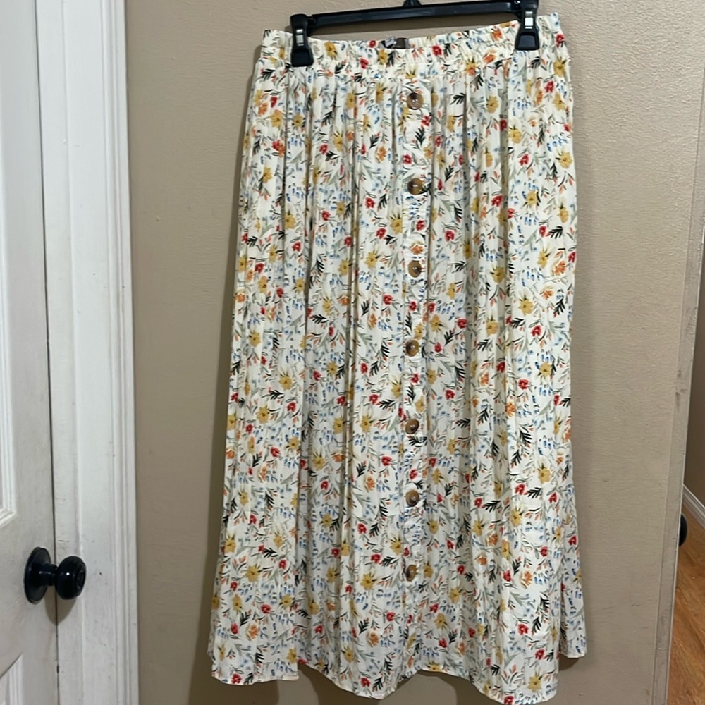Floral pleaded skirt